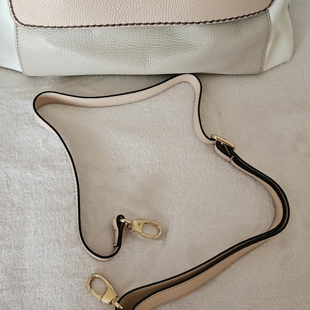 Plinio Visona Elegant Beige and Cream Women's Leather Handbag - Picture 5 of 6